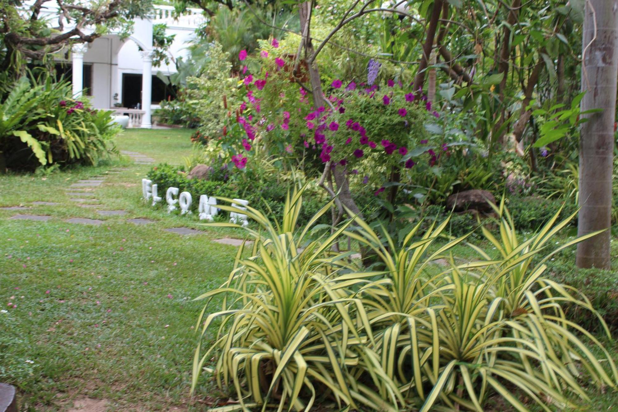 White Elephant Resort Surin Exteriör bild